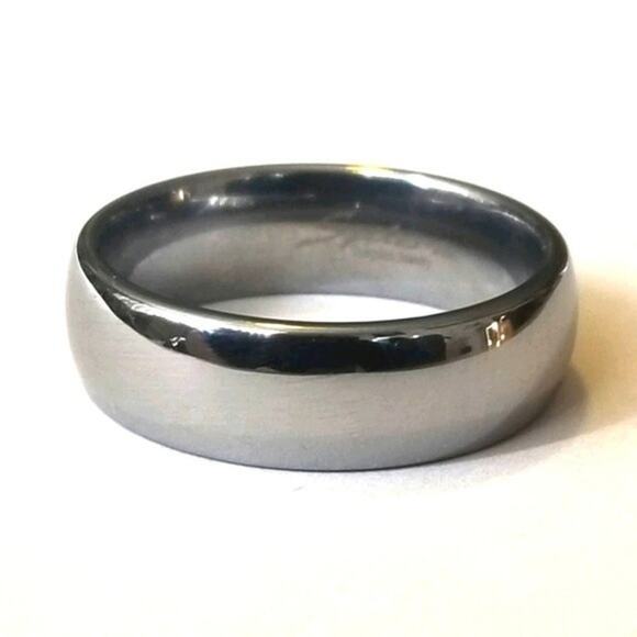 New Shiny tungsten carbide ring size 14 - Picture 1 of 3